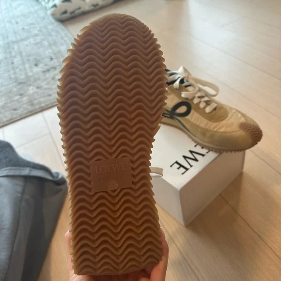 Loewe Tan and Black Sneakers Retro-Inspired Design - Picture 4 of 5